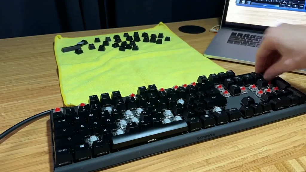 how to clean a keyboard